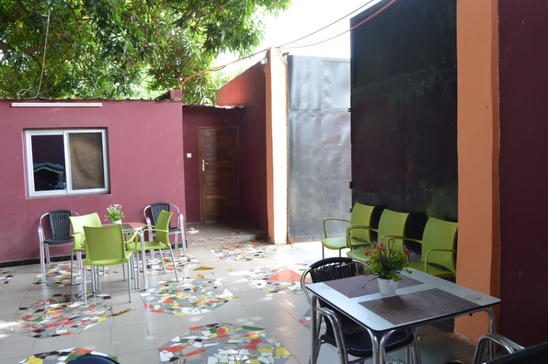 Restaurant - entrée salle Buffet déjeuner